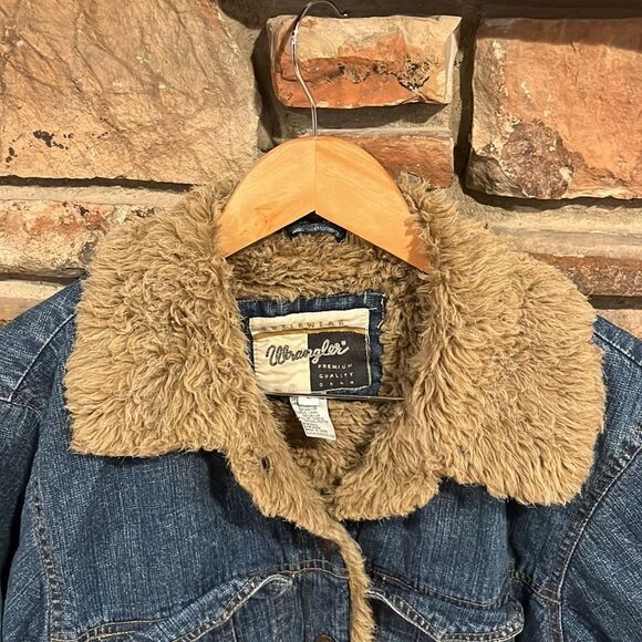 Y2K Vintage Wrangler Denim Jacket Faux Fur Lining - Picture 2 of 7
